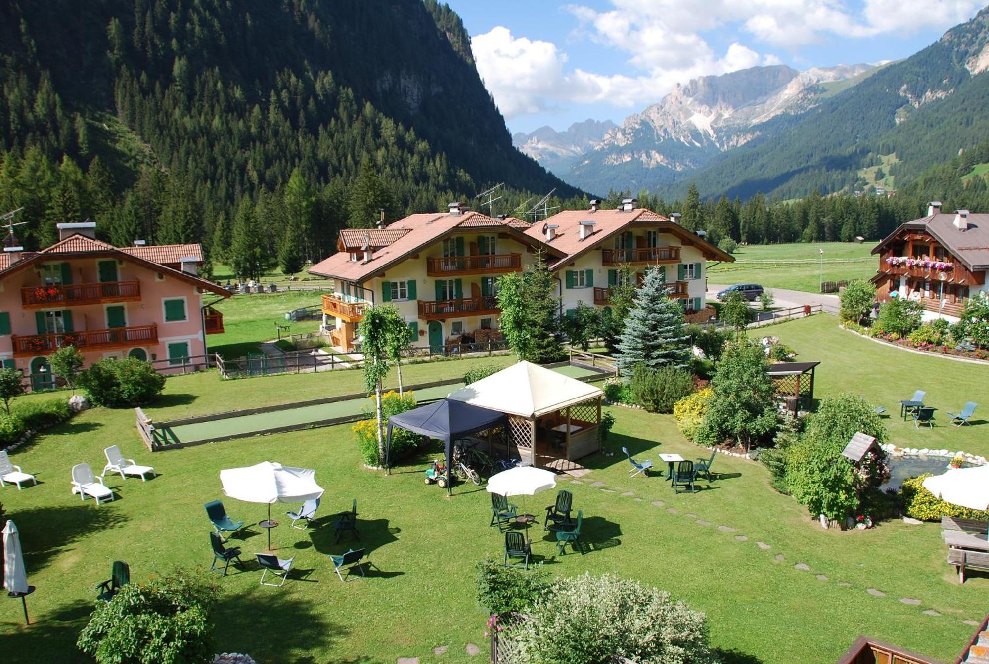 Dolomiten Hotel Irma Canazei Esterno foto