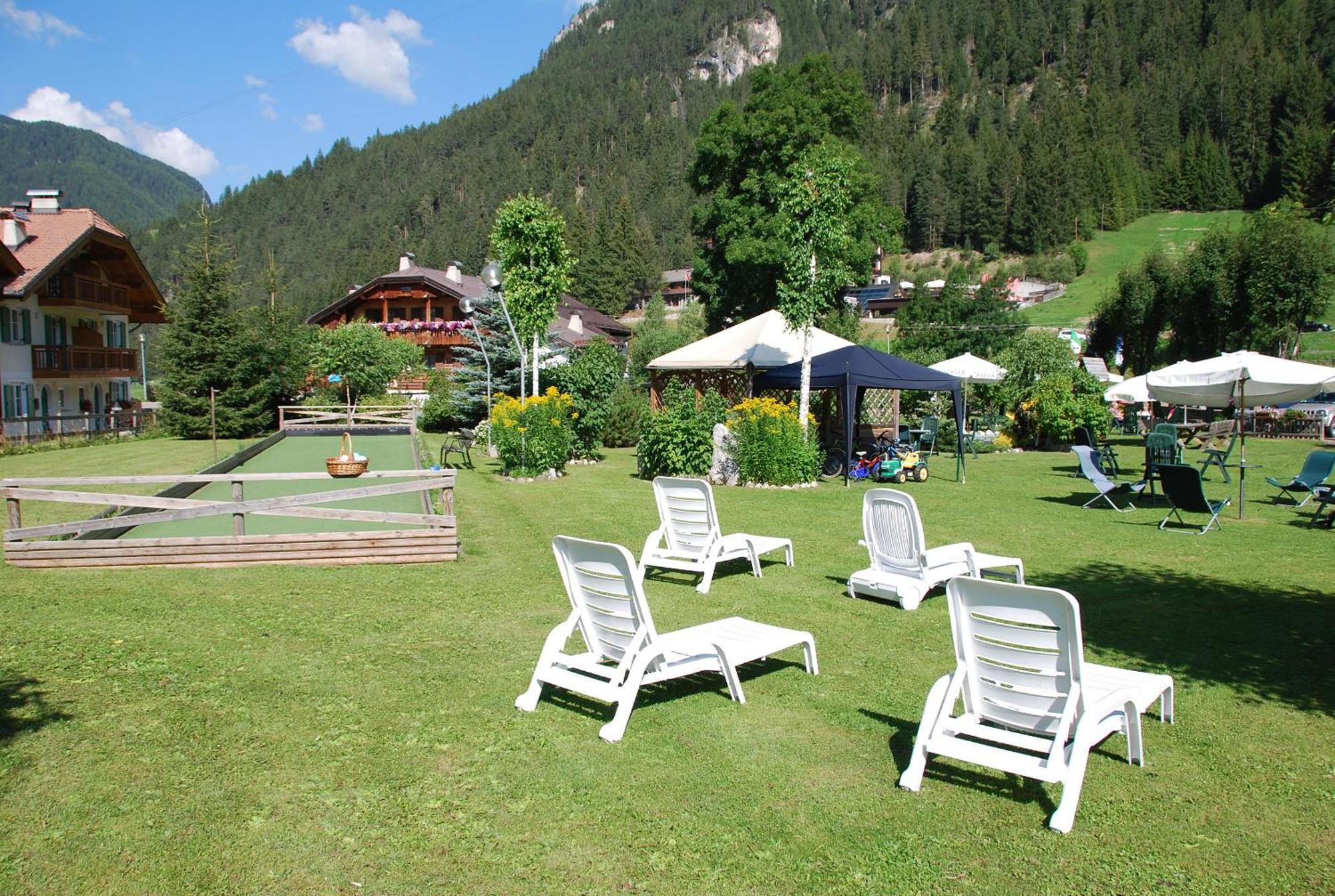 Dolomiten Hotel Irma Canazei Esterno foto