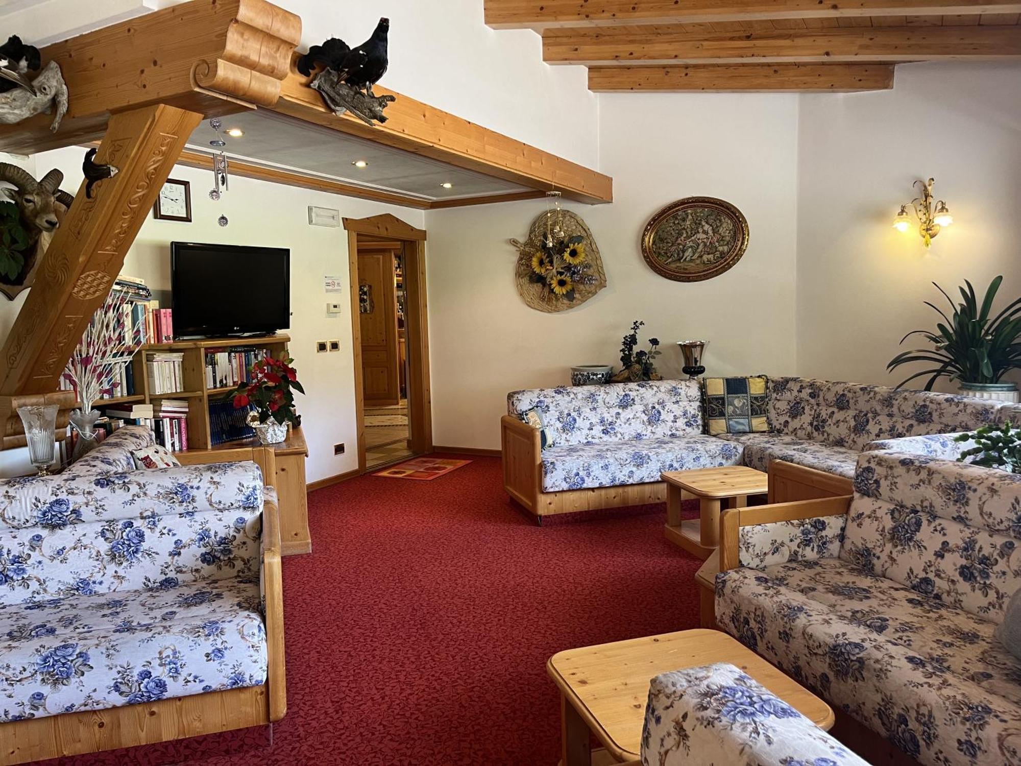 Dolomiten Hotel Irma Canazei Esterno foto