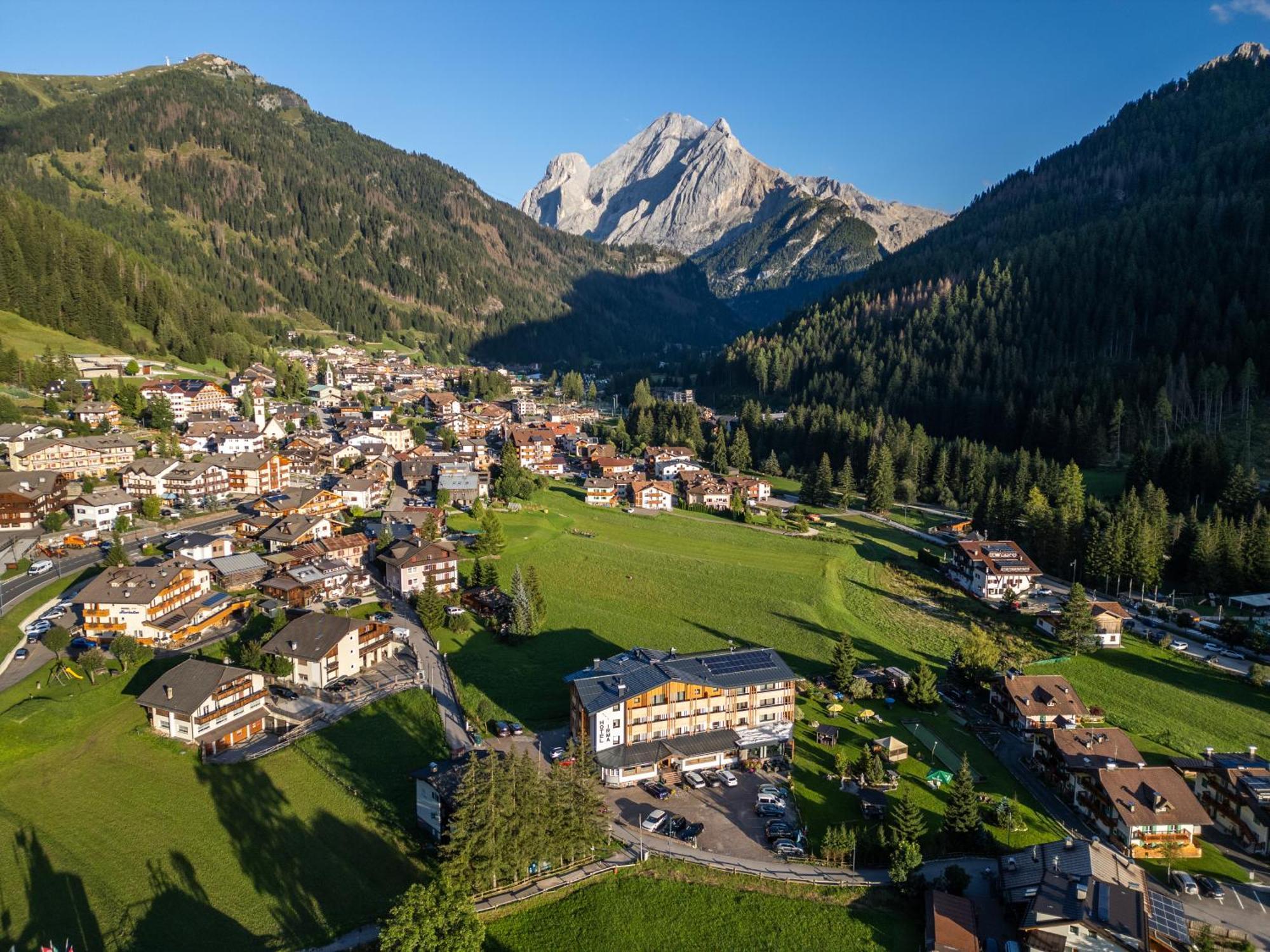 Dolomiten Hotel Irma Canazei Esterno foto
