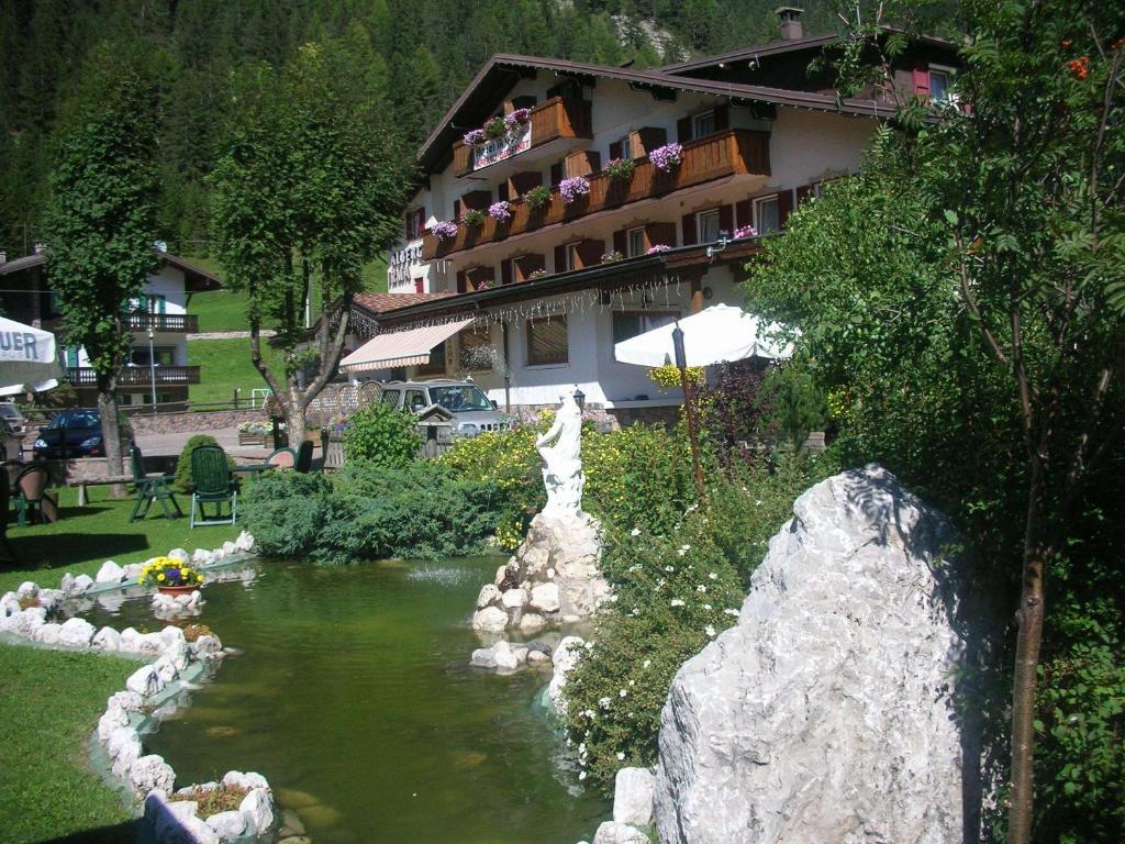Dolomiten Hotel Irma Canazei Esterno foto